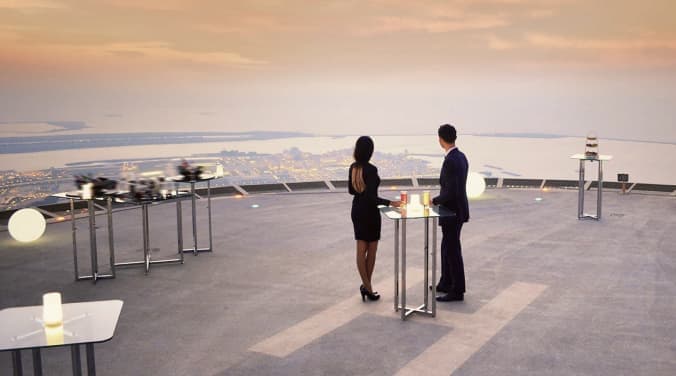 Ужин на вертолётной площадке отеля St. Regis Abu Dhabi